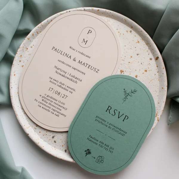 zaproszenie 艣lubne Eukaliptus w kszta艂cie 艂uku z kart膮 RSVP w kolorze matcha na marmurowym tle