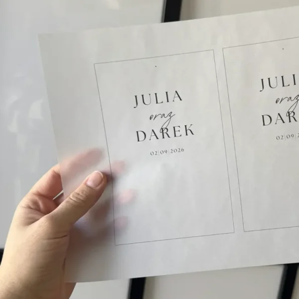 Zaproszenia ślubne DIY z kalką i zdjęciem przygotowane do druku na półprzezroczystym papierze