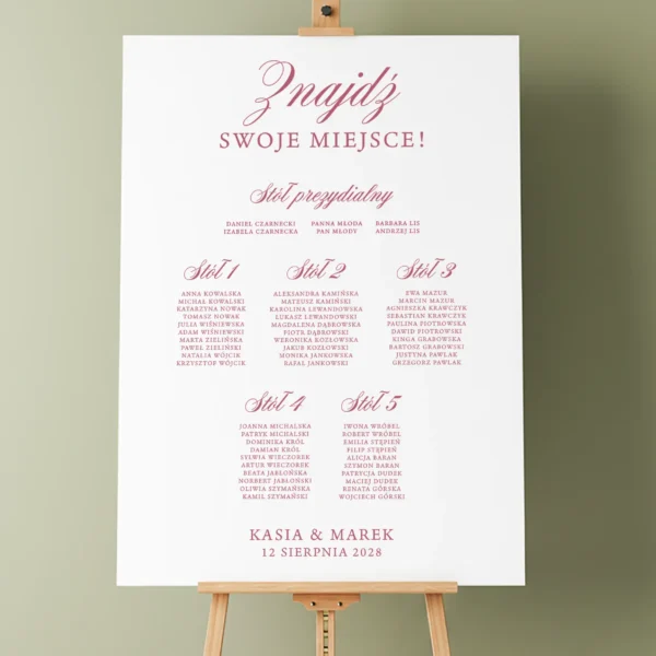 Plan stołów Forest w eleganckim stylu, z różową typografią na białym tle, ustawiony na drewnianej sztaludze